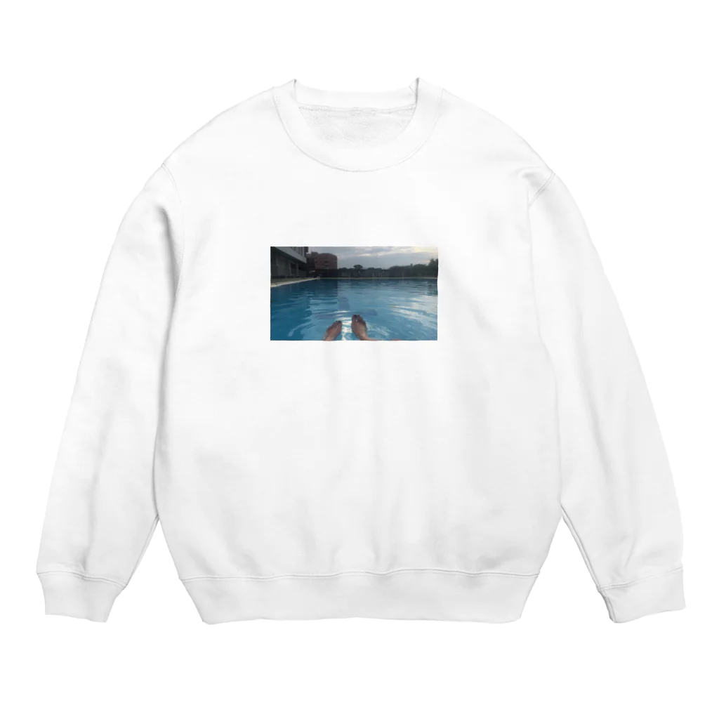 akicoのI thought I didn't have friends but  Crew Neck Sweatshirt