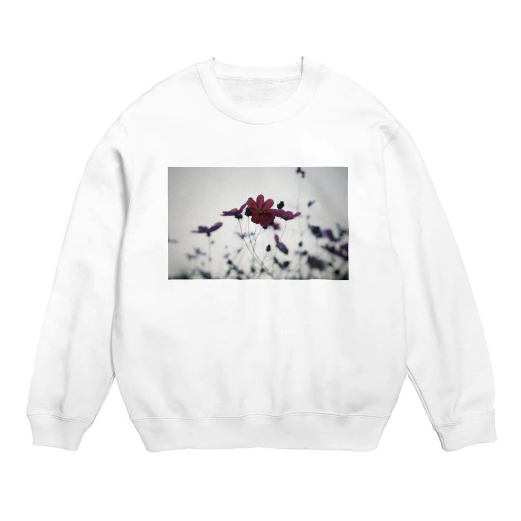 dearsのフィルムカメラで可愛いコスモス Crew Neck Sweatshirt