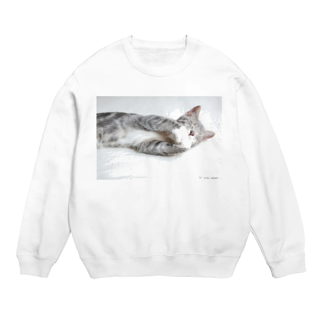 Aiko Nakanoのまだ眠いの。起こさないで。 Crew Neck Sweatshirt