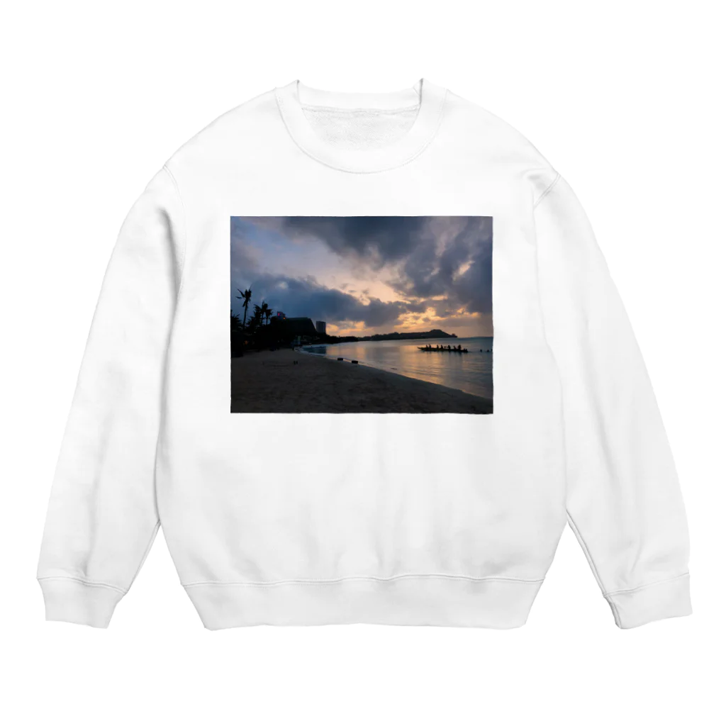 manami1992のguam sunset Crew Neck Sweatshirt