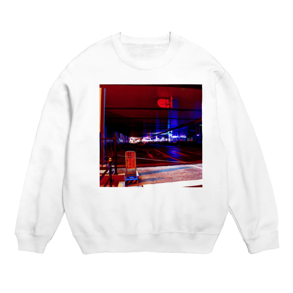 深夜のターミナル駅の大阪のバスターミナル Crew Neck Sweatshirt