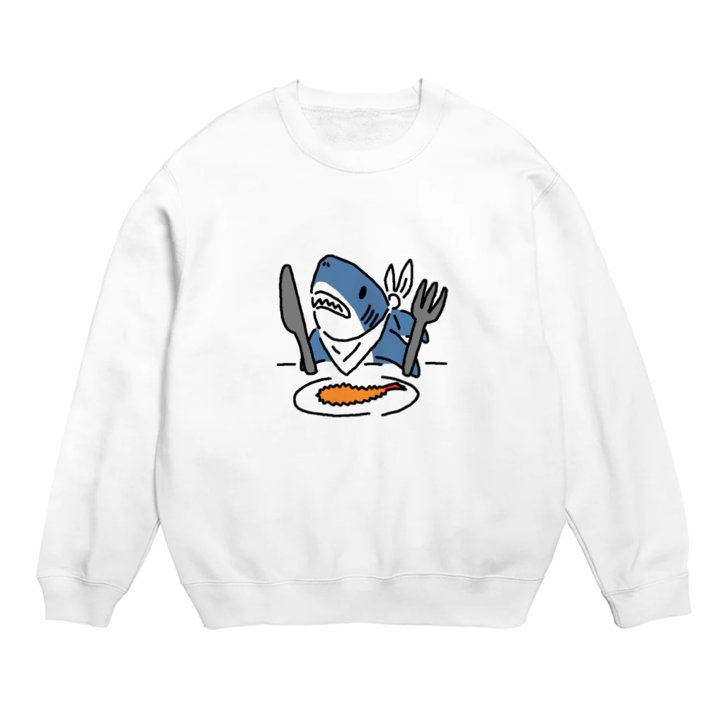 サメ わりとおもいのエビフライを食べようとするサメ Crew Neck Sweatshirt