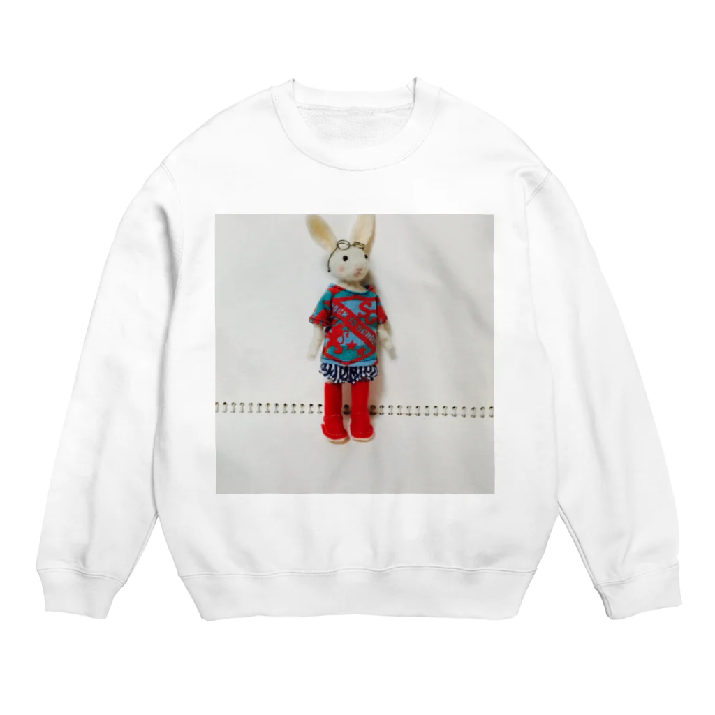 kasumiyolosiyomisuの赤いブーツを履いたうさぎ Crew Neck Sweatshirt