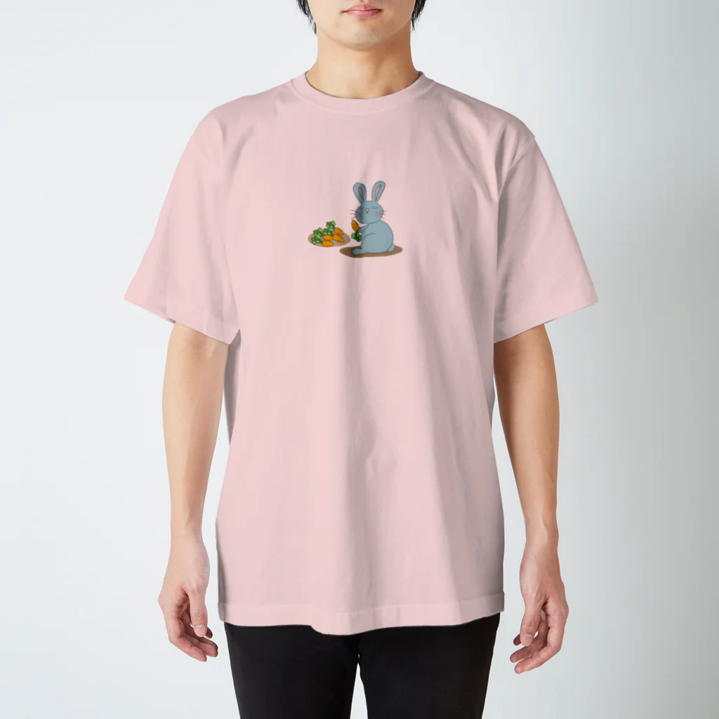 GRKSの水色うさぎ　にんじん スタンダードTシャツ