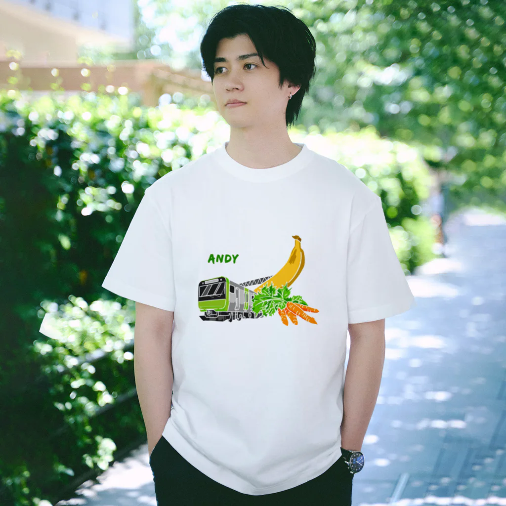 おうちファッションの電車とバナナとにんじん Regular Fit T-Shirt