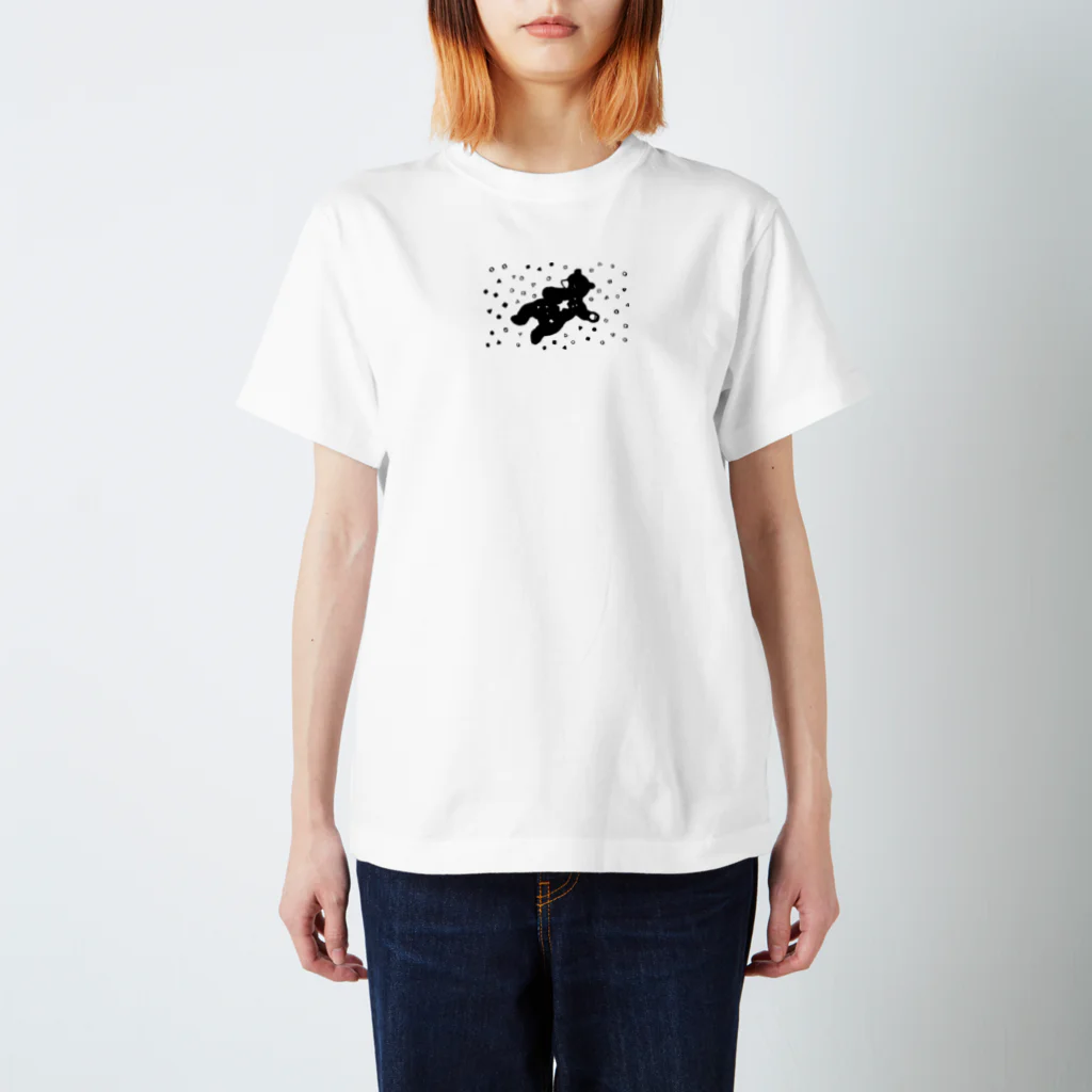 SAORI ym goods shopのツキノヨグマ小熊 Regular Fit T-Shirt
