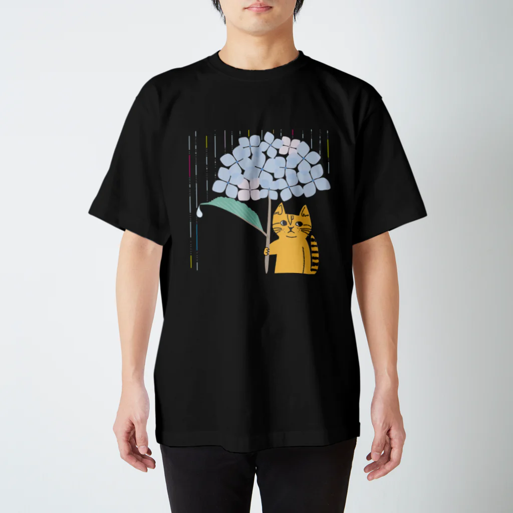 mapechiのトラネコしまお、雨でもへっちゃら スタンダードTシャツ