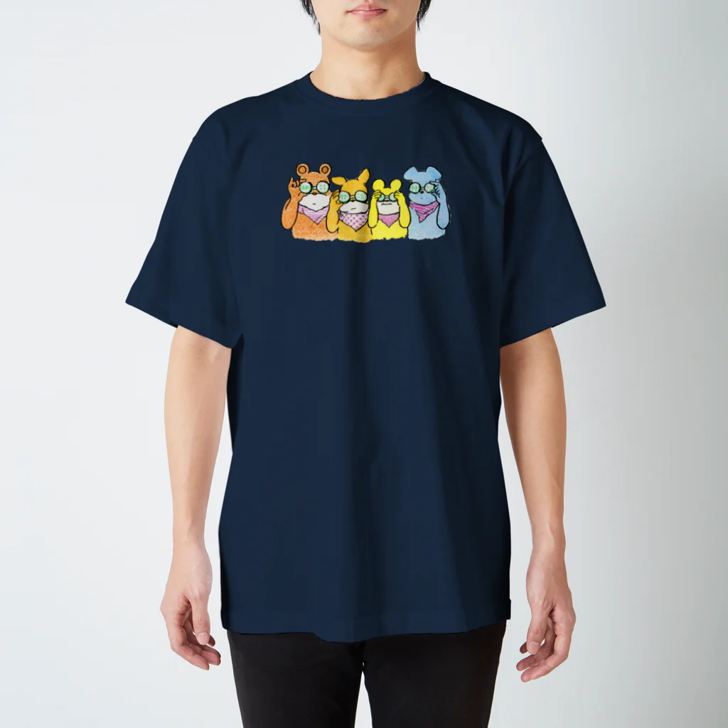 こぐまノートのグッズやさん(ミナックル)のガチャガチャを目にあてるクマたち スタンダードTシャツ