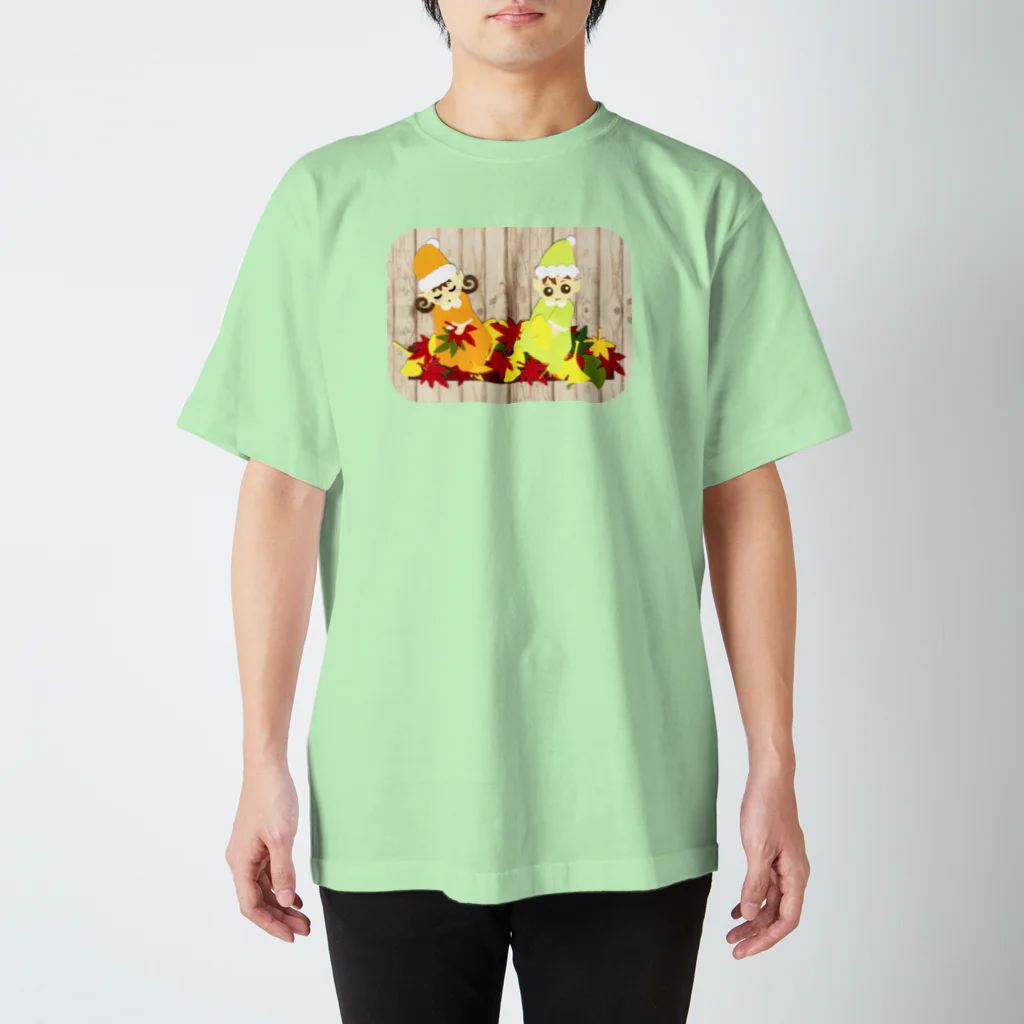 始季彩＠suzuriの紅葉に囲まれて Regular Fit T-Shirt