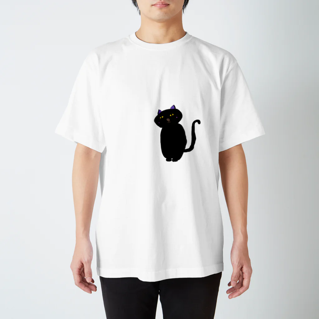 ムスメー美術館の黒猫のくろたん Regular Fit T-Shirt