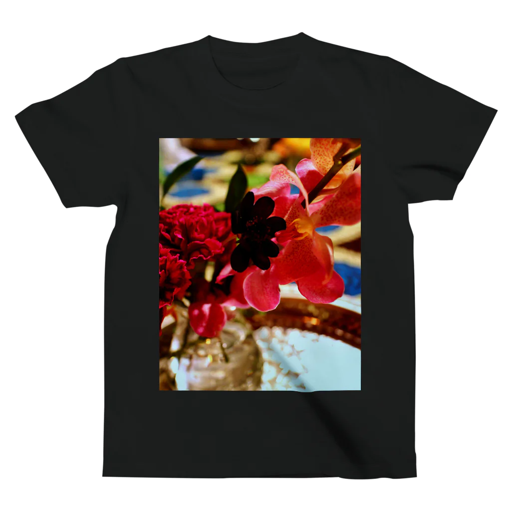 蜜と蝶の花と墨 a Regular Fit T-Shirt