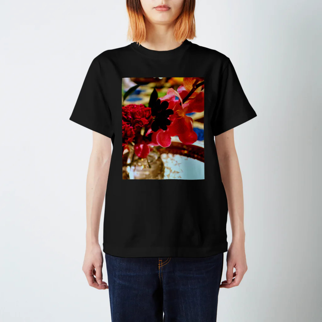 蜜と蝶の花と墨 a Regular Fit T-Shirt