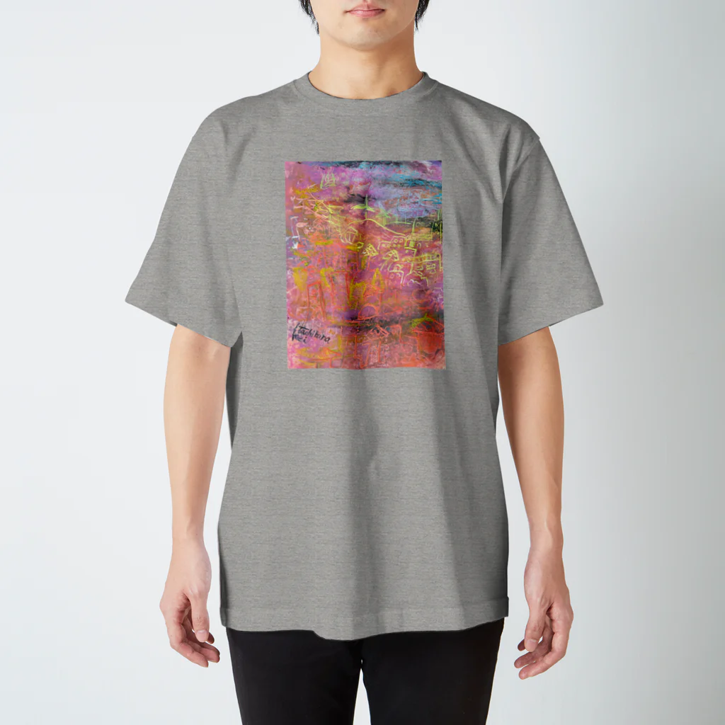 太陽drops -立華 圭グッズショップ-の朝あけの街 Regular Fit T-Shirt