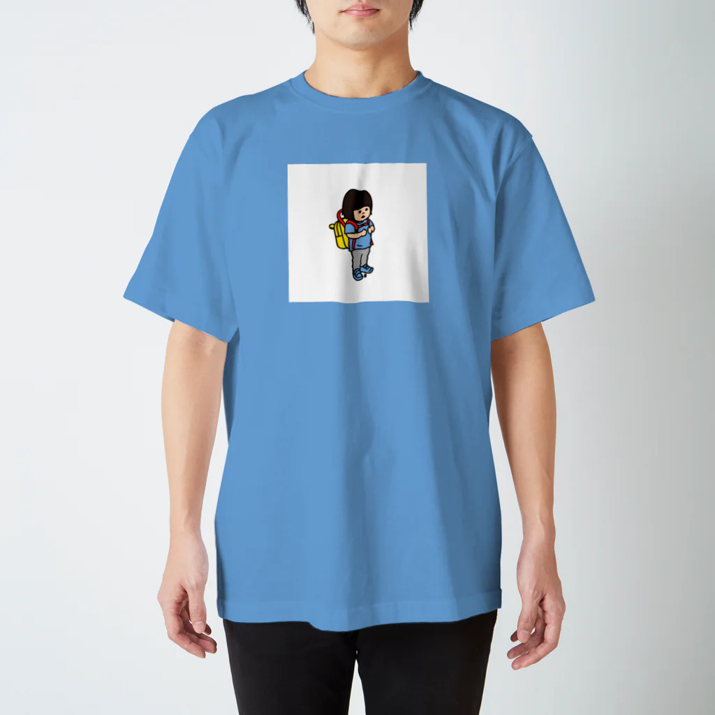 はすじろうにうにのリュック姿の幼児 Regular Fit T-Shirt