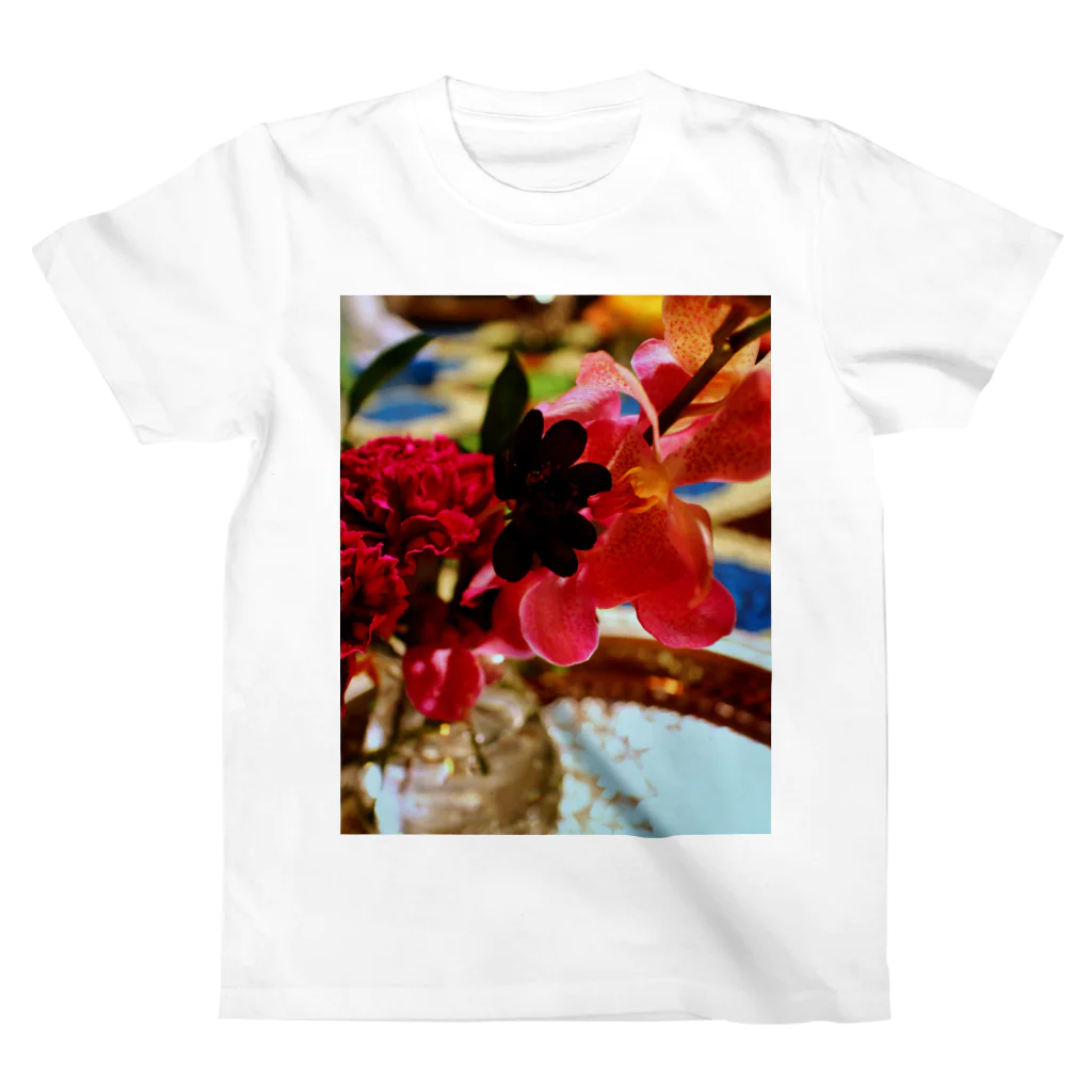 蜜と蝶の花と墨 a スタンダードTシャツ