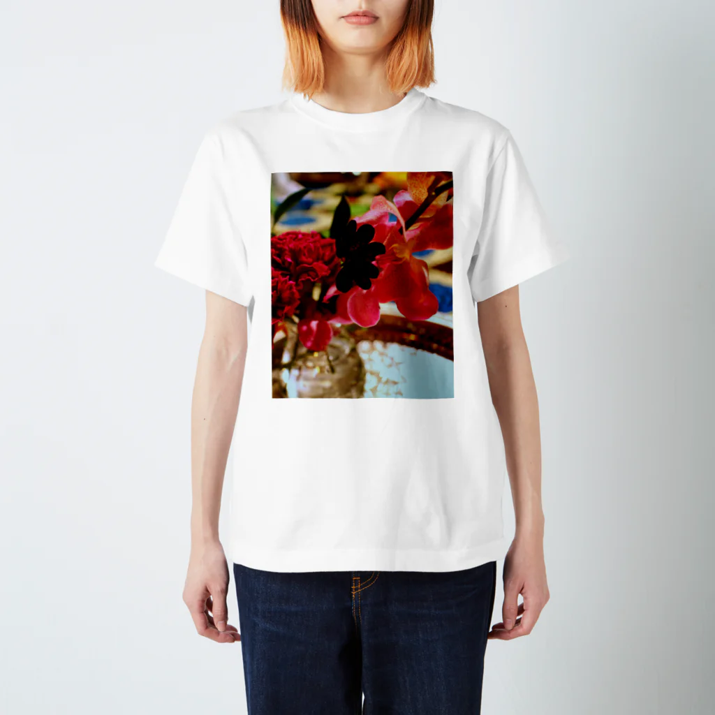 蜜と蝶の花と墨 a Regular Fit T-Shirt
