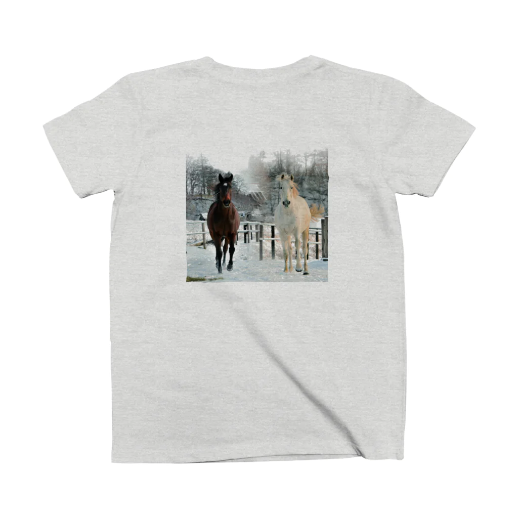 SHOP HAPPY HORSES（馬グッズ）の雪遊び Regular Fit T-Shirtの裏面