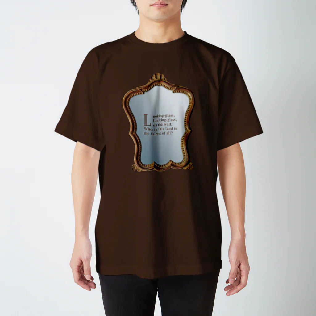 krakatukの鏡よ、鏡 (ダークブラウン） Regular Fit T-Shirt