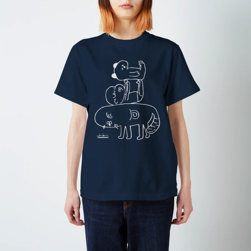 SHOP味み suzuri店の犬と赤子とイタチ（濃色用） スタンダードTシャツ