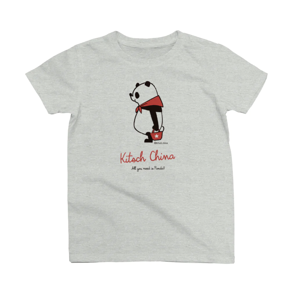 キッチュの赤スカーフパンダ Regular Fit T-Shirt