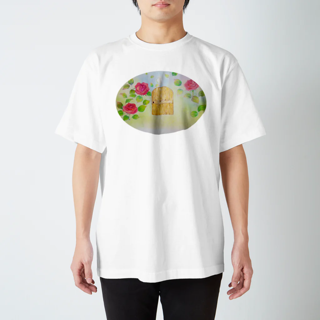 aquamarine_mintの「Frodの庭」ローズガーデン 薔薇園 扉 花園 Regular Fit T-Shirt