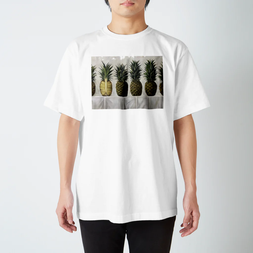 YUKI FUKUDAの南国果実（パイナップル） Regular Fit T-Shirt