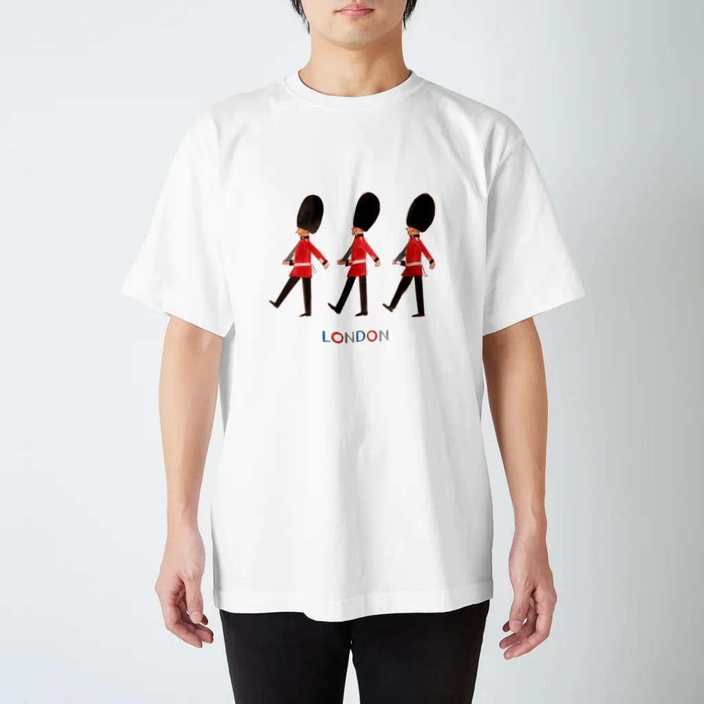 ogura kyoko illustrationのQueen's guard (LONDON) Regular Fit T-Shirt