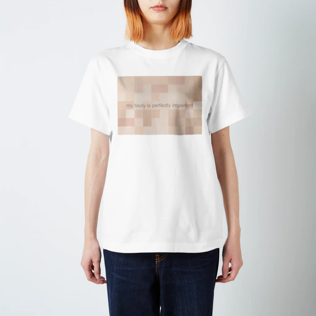 のこねこ屋のmy body is imperfectly perfect T-shirts Regular Fit T-Shirt