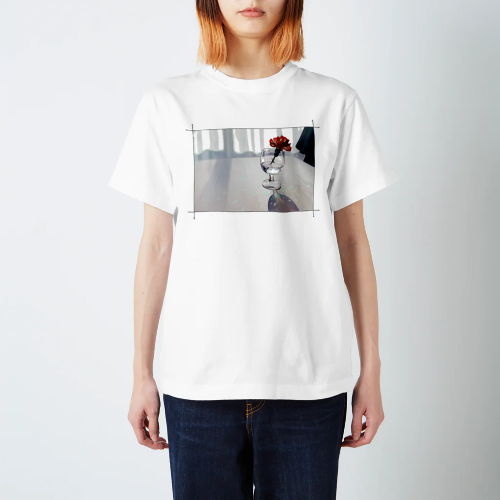 須田彩加のスプレーカーネーション Regular Fit T-Shirt