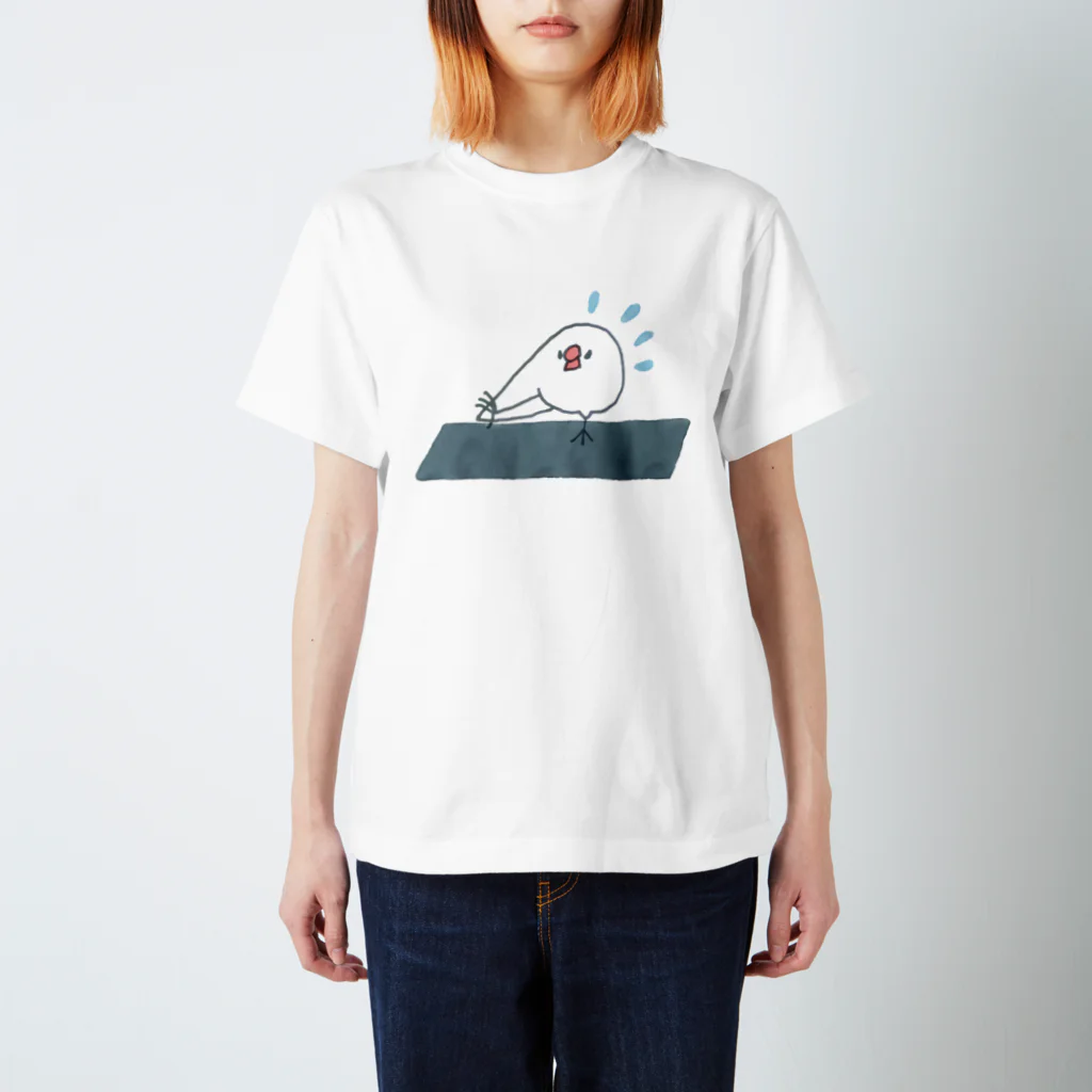 emiのストレッチをがんばる文鳥ちゃん Regular Fit T-Shirt