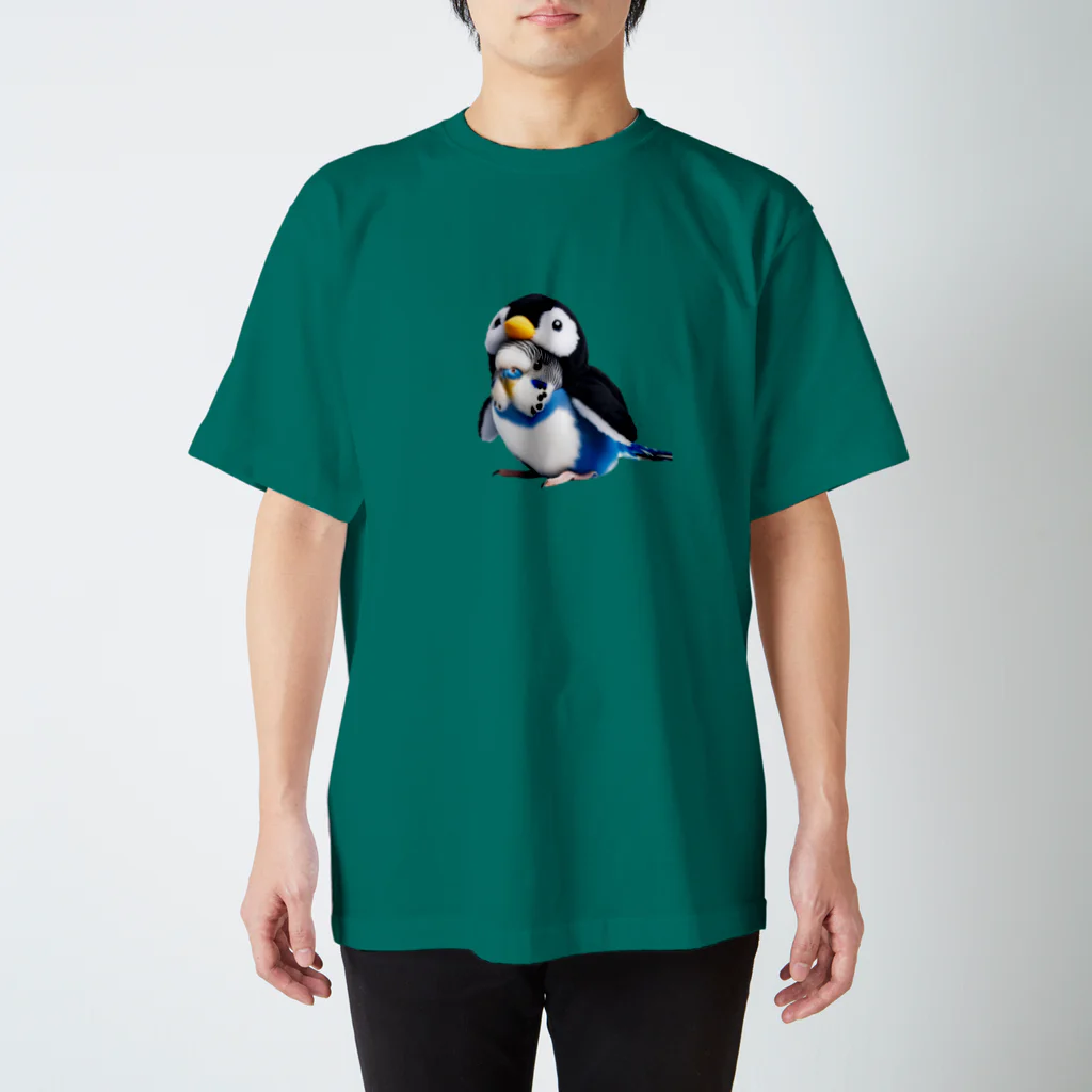 SHOP007のペンギンの着ぐるみを着たセキセイインコです。 スタンダードTシャツ