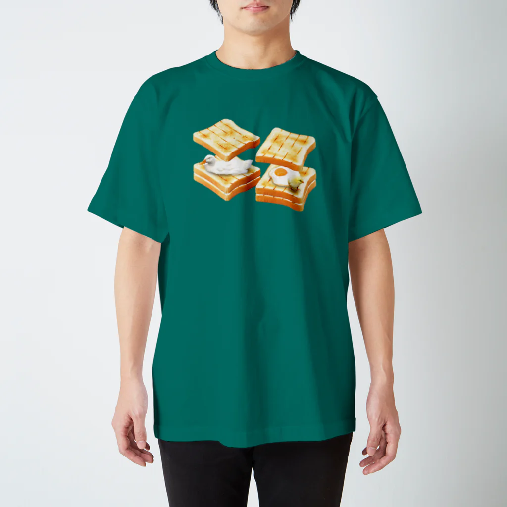 Ihara Natsumi's bazaarのegg sandwich Regular Fit T-Shirt