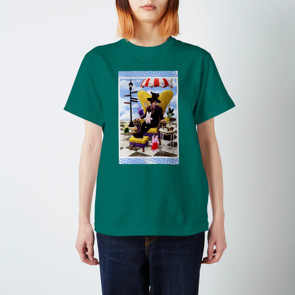 Love3DimentionのCurious Bunnies Regular Fit T-Shirt