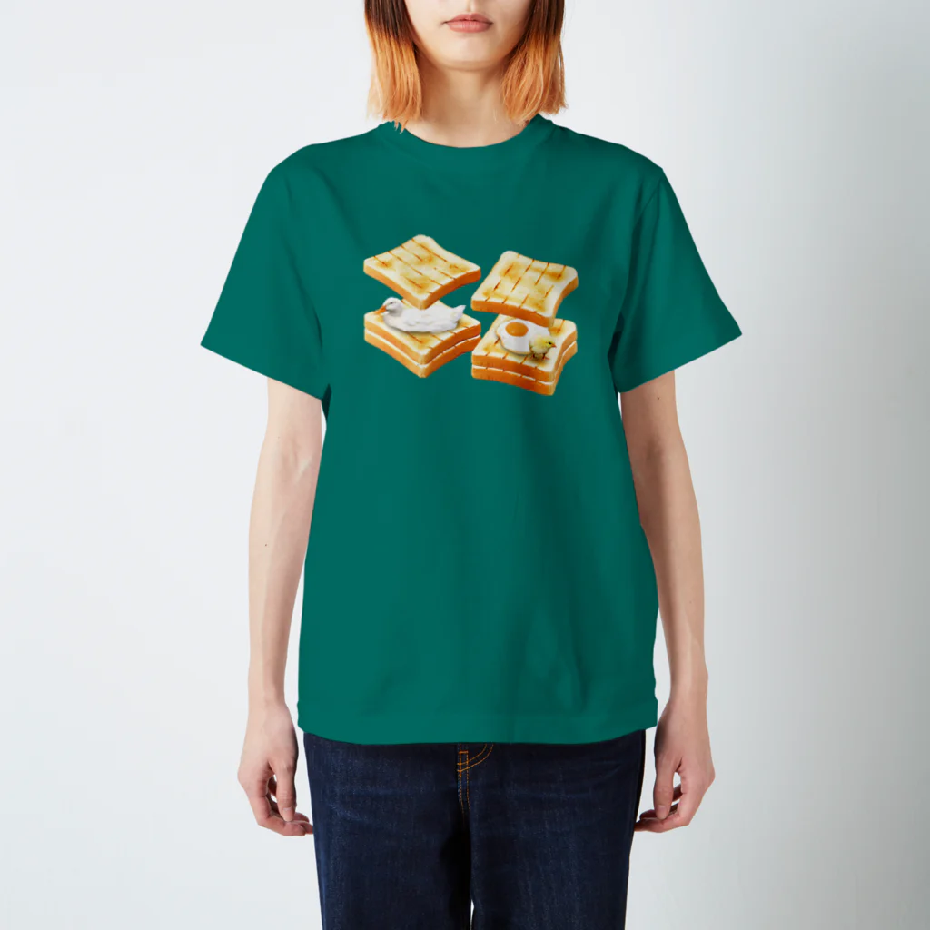 Ihara Natsumi's bazaarのegg sandwich Regular Fit T-Shirt