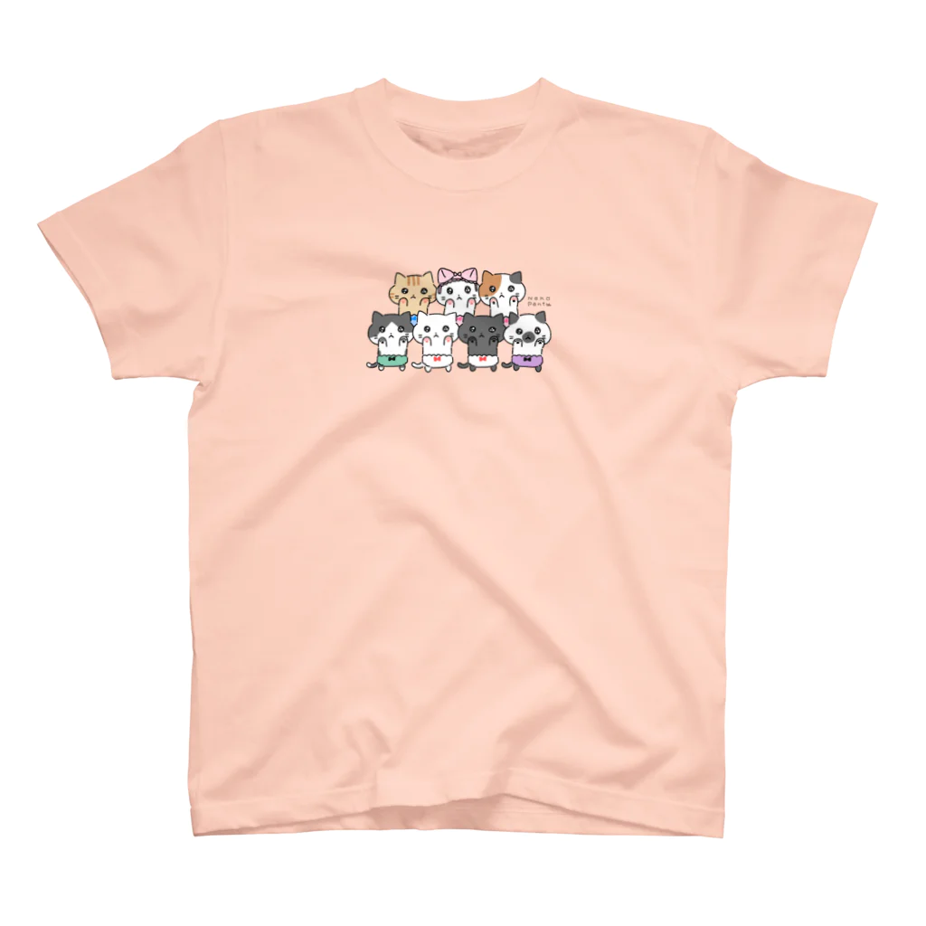 ねこぱんつのうるうるにくきゅうのひ Regular Fit T-Shirt