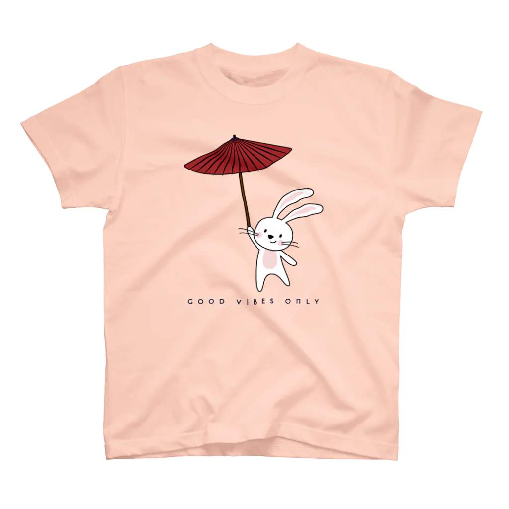 松や SUZURI店の番傘うさぎ スタンダードTシャツ