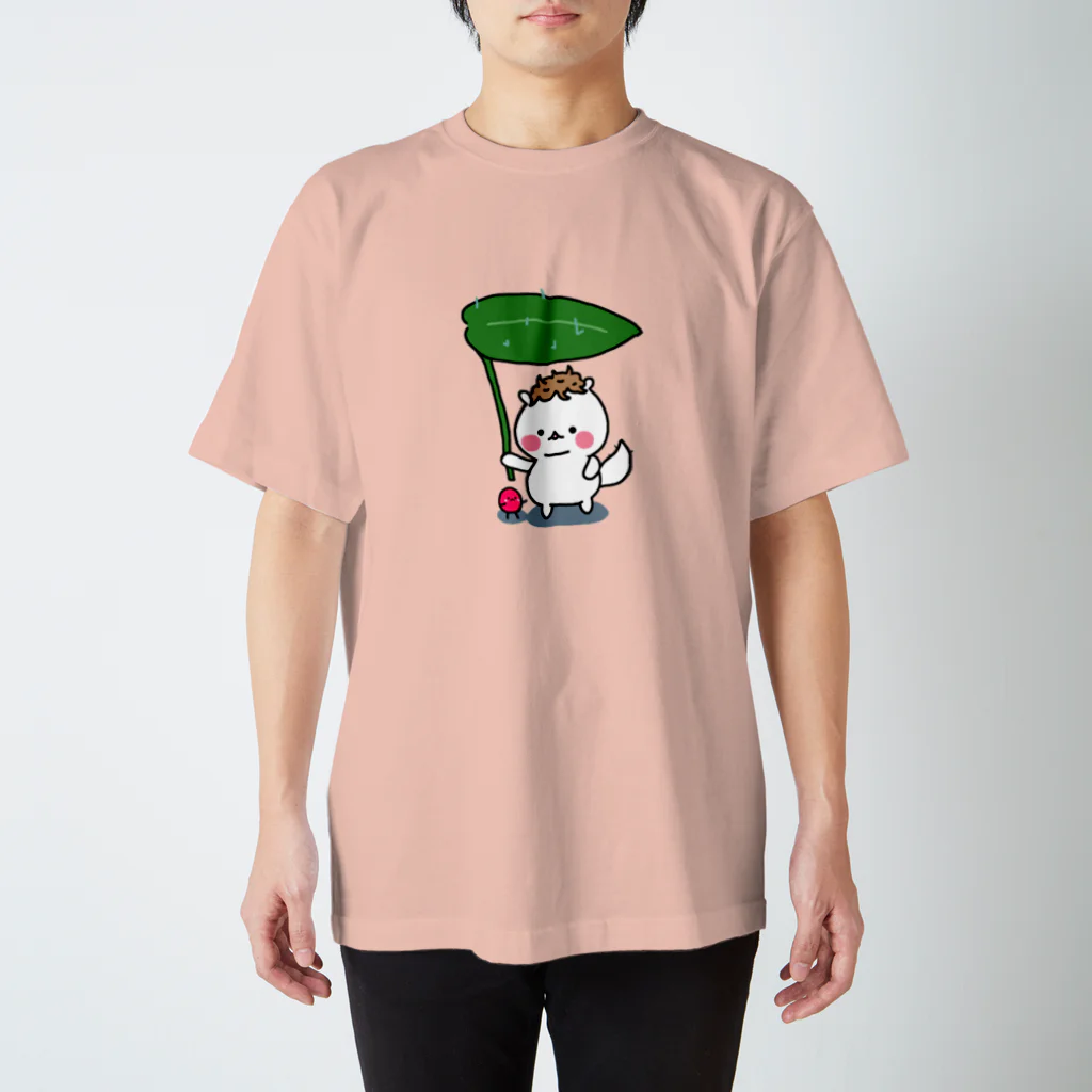 とりーとめんと。(もち三郎)の葉っぱの傘をさす もち三郎 スタンダードTシャツ