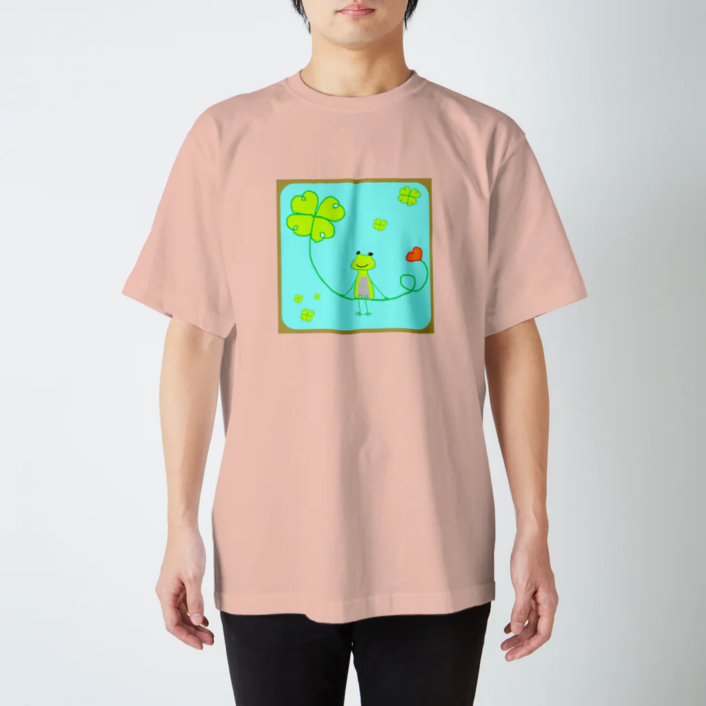 あるてみらのはっぴぃカエルちゃんと四つ葉のクローバー🍀 スタンダードTシャツ