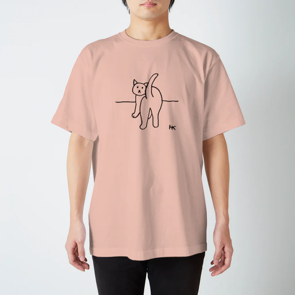 hk_illustrationのねこちゃんふりむき スタンダードTシャツ