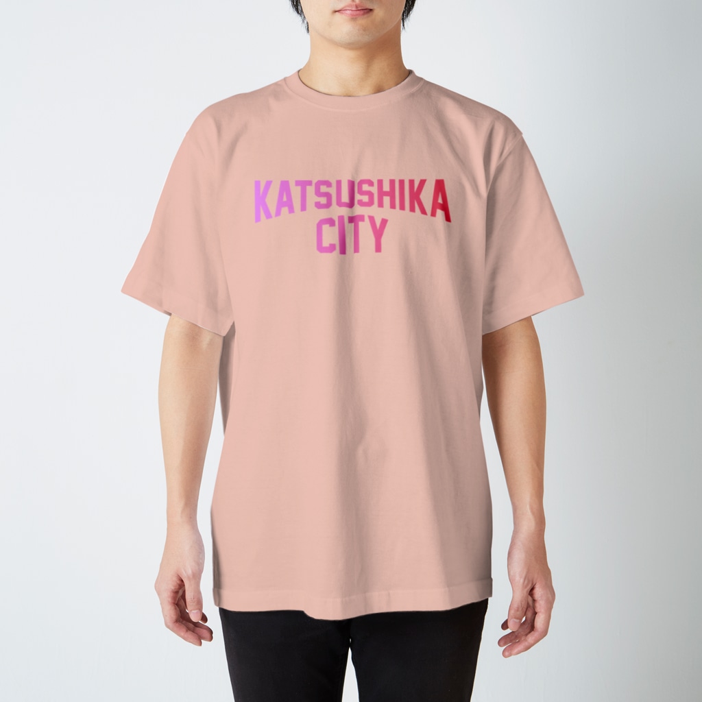 JIMOTO Wear Local Japanの葛飾区 KATSUSHIKA CITY ロゴピンク Regular Fit T-Shirt
