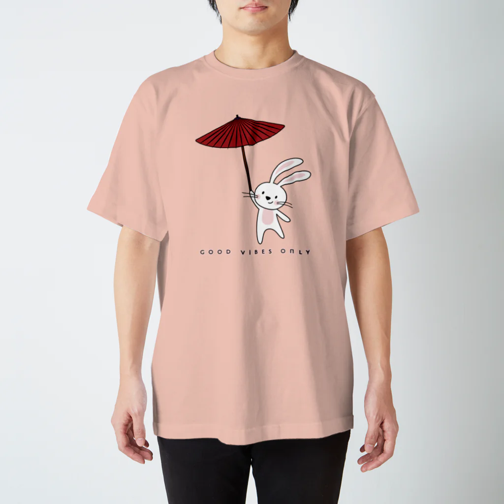 松や SUZURI店の番傘うさぎ スタンダードTシャツ