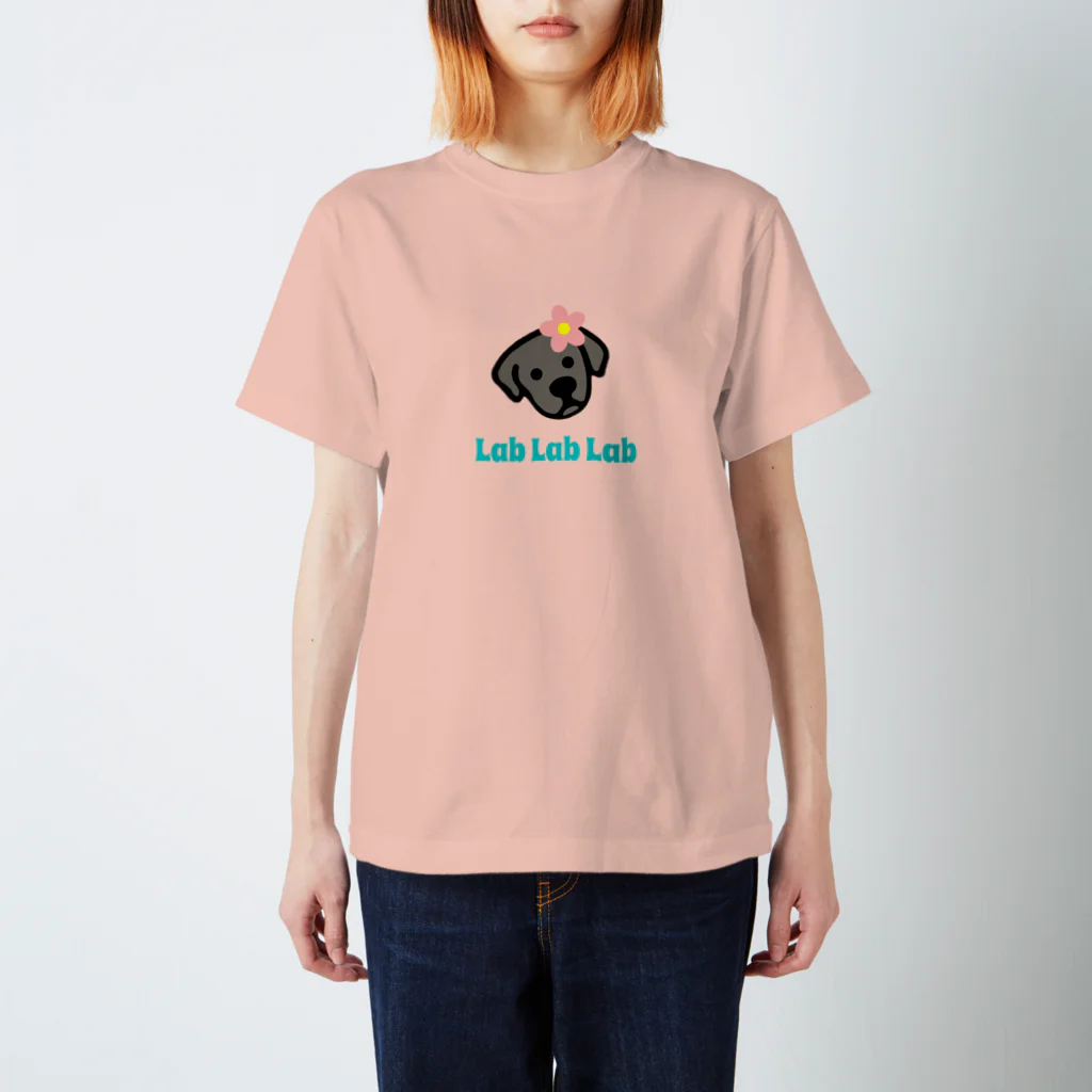 Lab Lab Lab ♡きゅん♡なラブラドールのフラワーラブリー♡黒ラブ Regular Fit T-Shirt