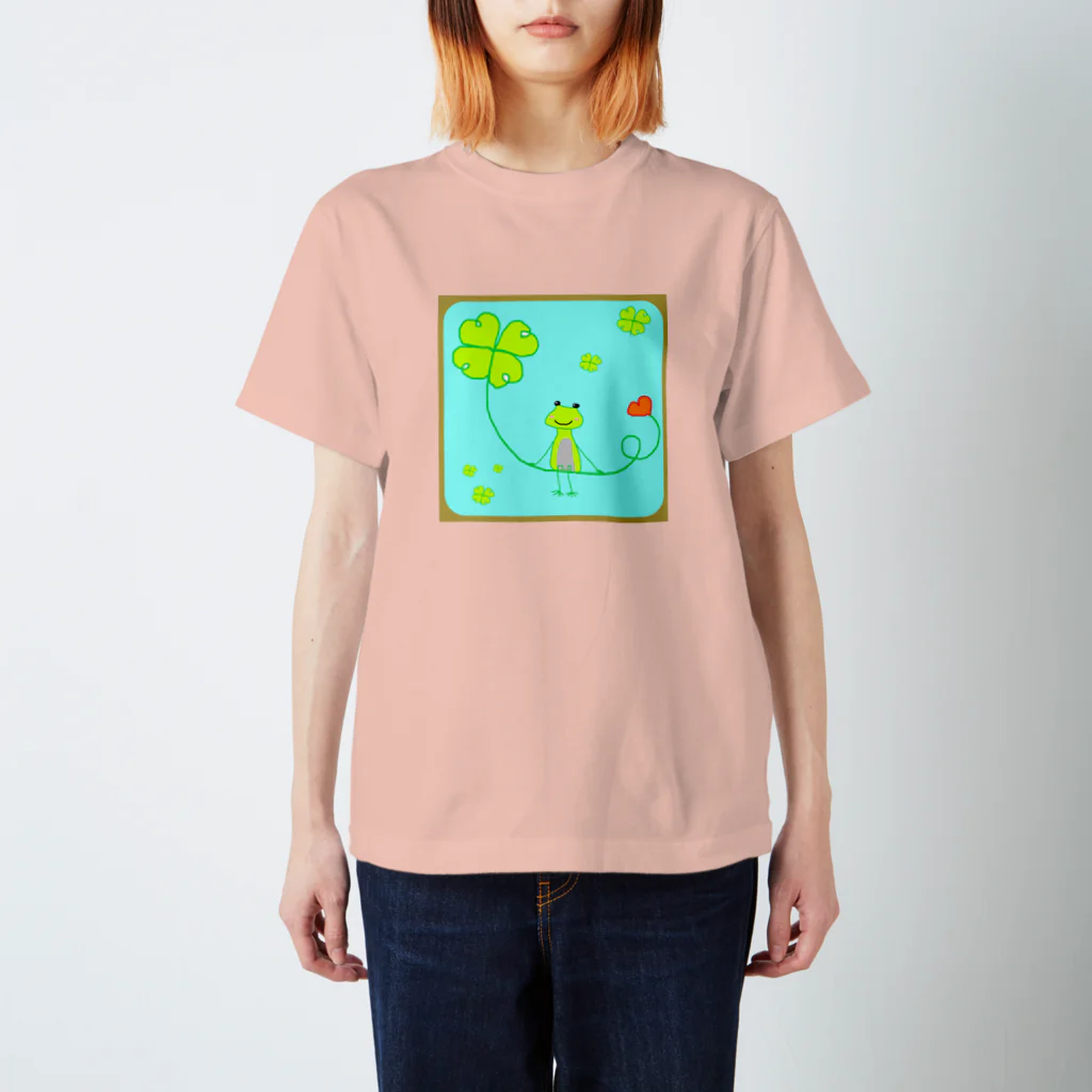 あるてみらのはっぴぃカエルちゃんと四つ葉のクローバー🍀 スタンダードTシャツ