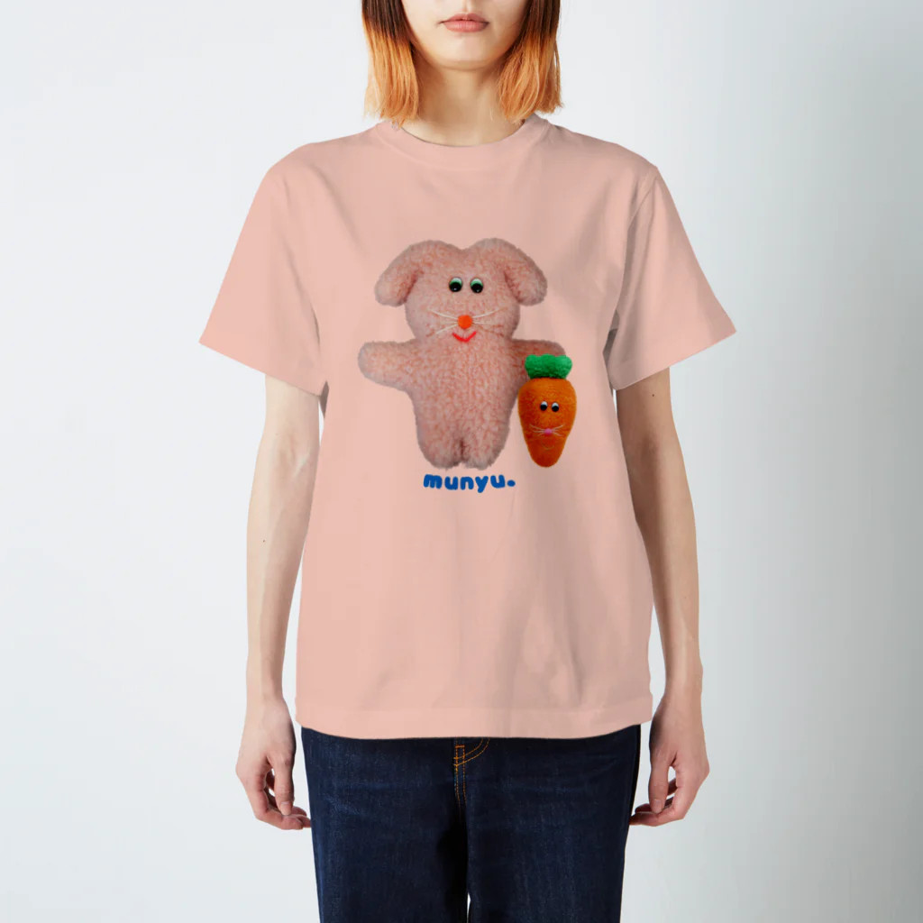 むにゅのにんプク持ったたれみみちゃん スタンダードTシャツ