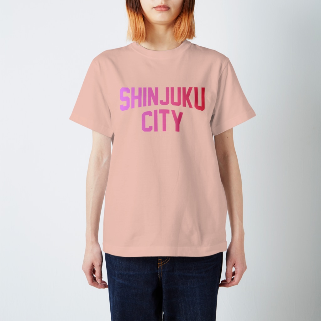 JIMOTO Wear Local Japanの新宿区 SHINJUKU CITY ロゴピンク Regular Fit T-Shirt