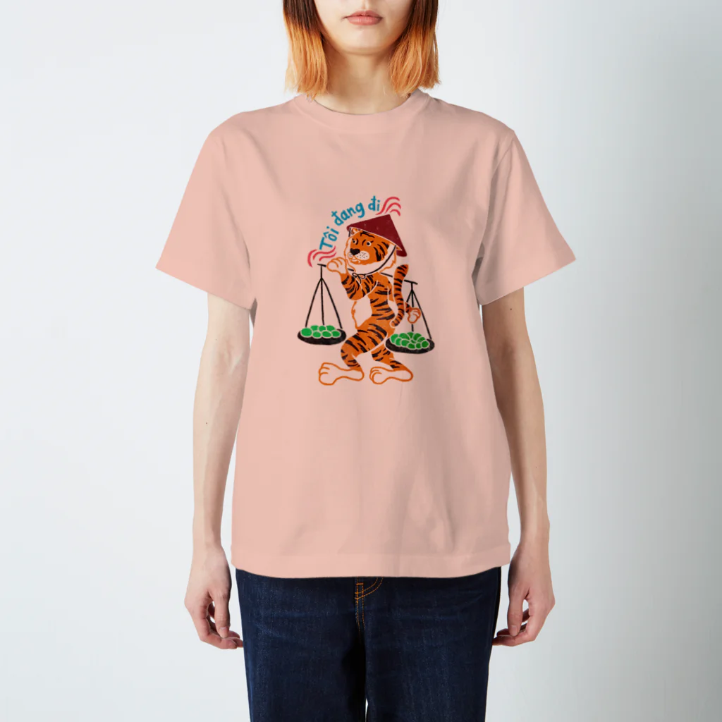 YUCANVASの天秤物売り Regular Fit T-Shirt