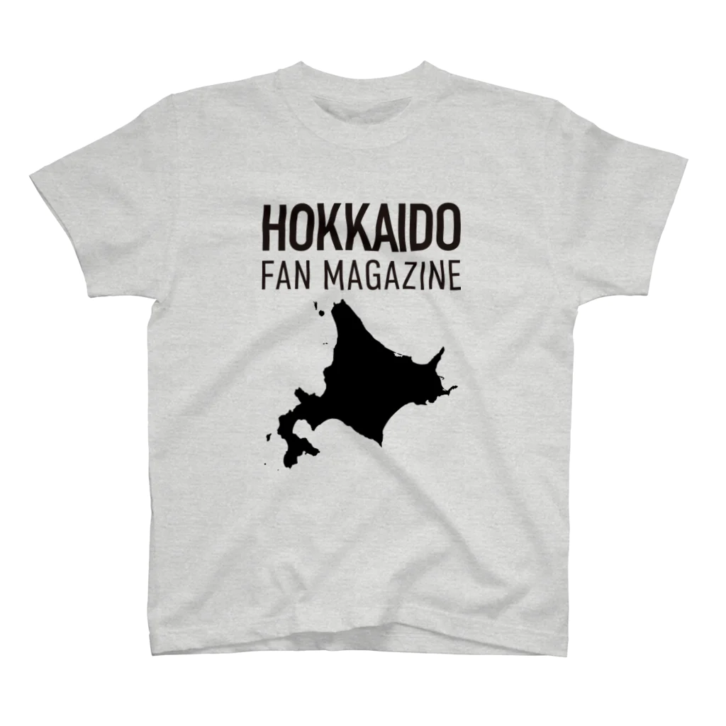 北海道ファンマガジン編集部の北海道ファンマガジン黒地図ロゴ スタンダードTシャツ