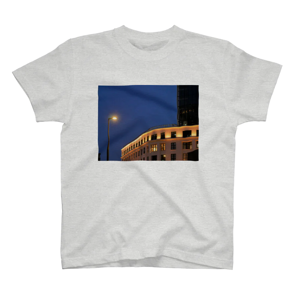 エキサイティングファクトリーのTOKYO evening view Regular Fit T-Shirt