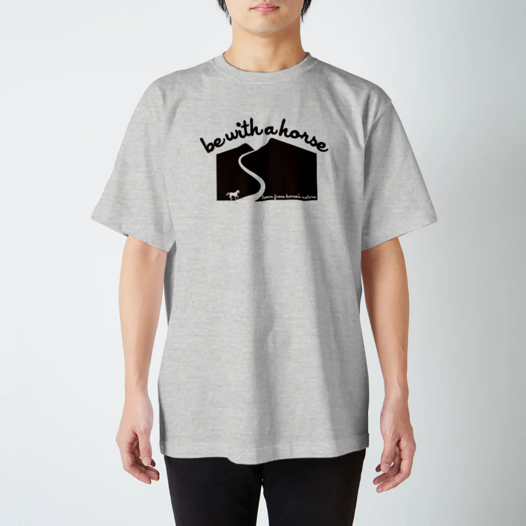 うまやさんの馬と山 スタンダードTシャツ