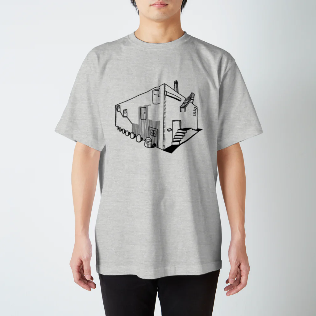 川崎店のトマソン集合住宅（昼） Regular Fit T-Shirt